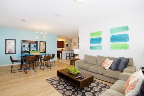 Vista Cay at Epic Universe - Luxury Lakeview 4 bedroom condo Apartment in Highlands Reserve