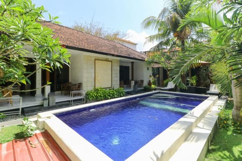 Property building, Garden, Swimming pool