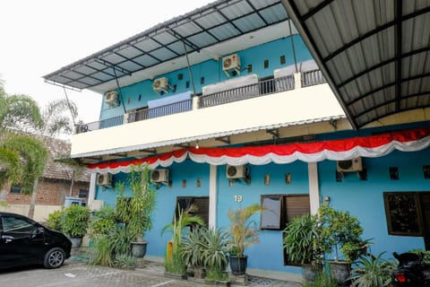 Facade/entrance