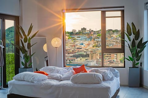Bed, View (from property/room), Balcony/Terrace, Photo of the whole room, Bedroom, City view