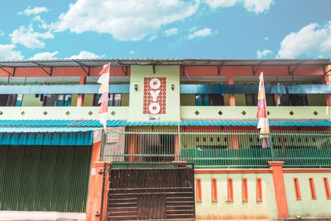 Facade/entrance