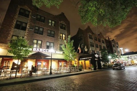 Facade/entrance, Night