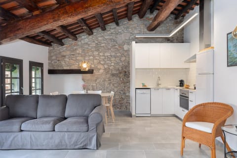 Kitchen or kitchenette, Living room, Seating area, Dining area, dishwasher, pet friendly