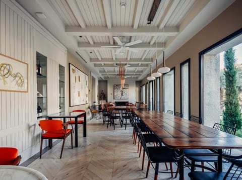 Restaurant/places to eat, Lounge or bar, Seating area