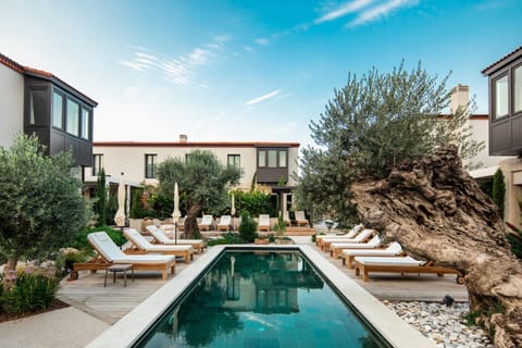 Property building, Decorative detail, Swimming pool