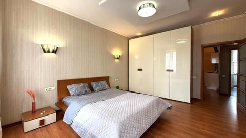 Bed, Photo of the whole room, Bedroom, wardrobe