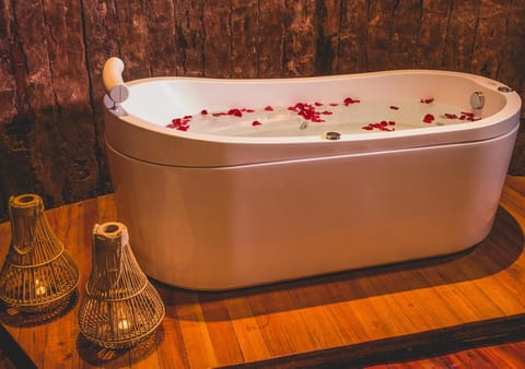 Hot Tub, Bath