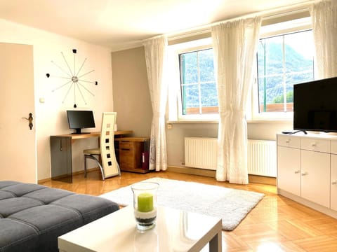 Communal lounge/ TV room, TV and multimedia, Living room, Seating area