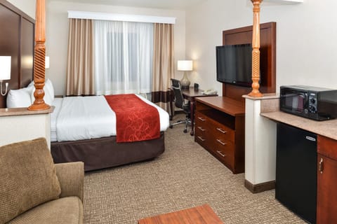 Bed, TV and multimedia, Living room, Photo of the whole room, Seating area, Bedroom