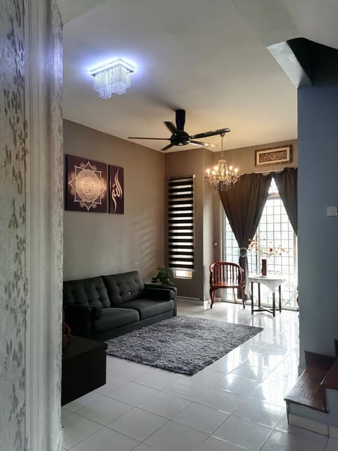 Living room, Photo of the whole room, Seating area, Street view, Quiet street view, fireplace