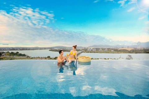 Day, People, Natural landscape, Guests, Lake view, Mountain view, Pool view, River view, Swimming pool, group of guests