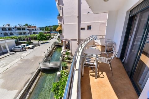 Neighbourhood, Balcony/Terrace, Street view