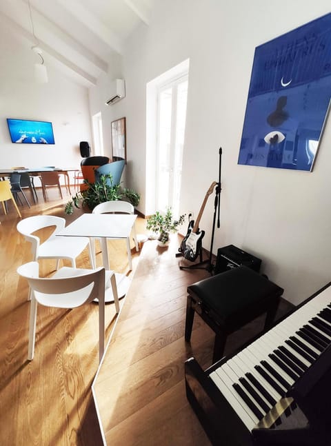TV and multimedia, Living room, Seating area