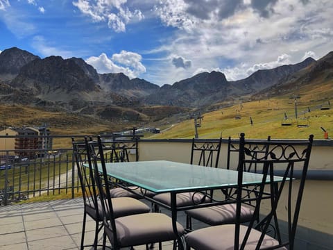 Balcony/Terrace, Mountain view
