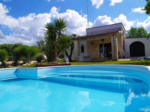 Property building, Garden view, Swimming pool, Swimming pool