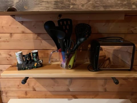 Honeybear Hideaway Cabin Cabin in Hayward