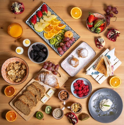 Food and drinks, Dining area, Food, Breakfast, Continental breakfast