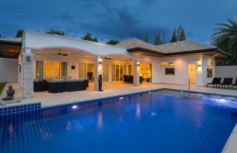 Property building, Balcony/Terrace, Swimming pool