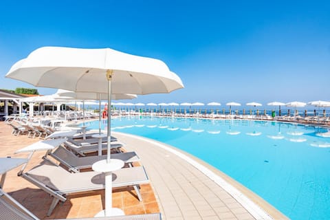 Pool view, Swimming pool, sunbed