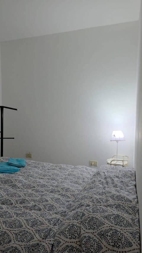 Property building, Bed, Bedroom