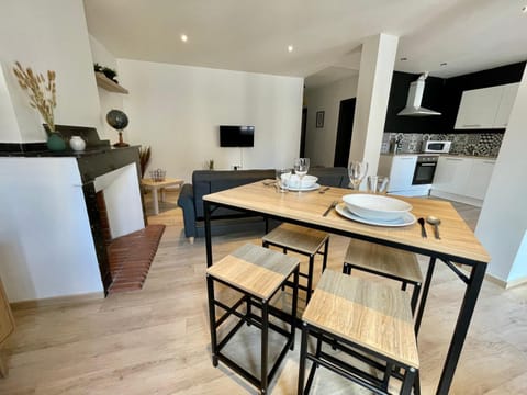 TV and multimedia, Kitchen or kitchenette, Living room, Seating area, Dining area, minibar, pet friendly, stove