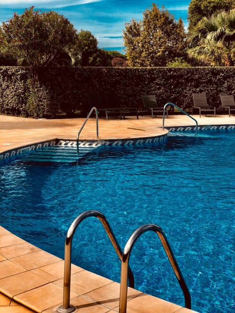 Swimming pool, Swimming pool
