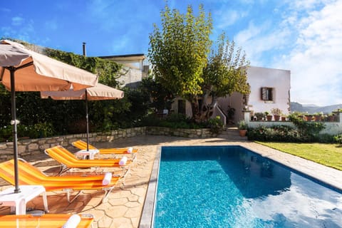 Property building, Swimming pool, Swimming pool