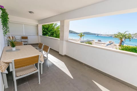 View (from property/room), Balcony/Terrace, Seating area, Sea view