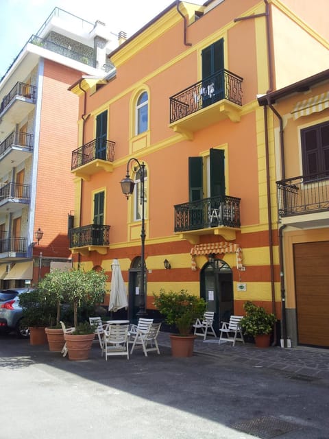 Facade/entrance, Facade/entrance