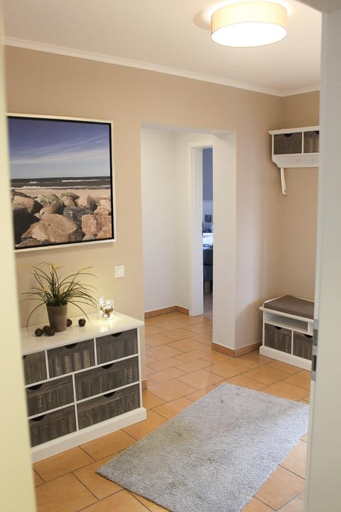 Grömitz, Stiegkamp 3, Whg 1 - große Terrassenwohnung, 2 SZ, Nähe Strand und Yachthafen, behindertenfreundlich, WLAN Apartment in Grömitz