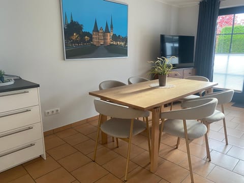 Grömitz, Stiegkamp 3, Whg 1 - große Terrassenwohnung, 2 SZ, Nähe Strand und Yachthafen, behindertenfreundlich, WLAN Apartment in Grömitz