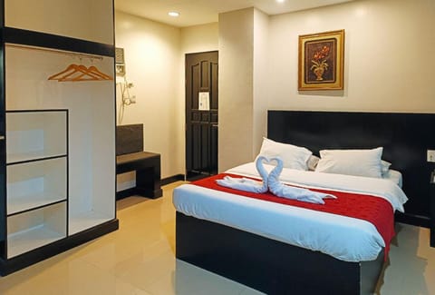 Bed, Bedroom, towels, wardrobe