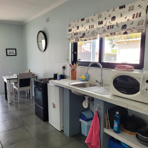 Shell Cottage a stone's throw from the beach Apartment in Western Cape