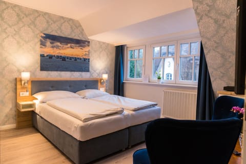 Bed, Other, Photo of the whole room, Decorative detail