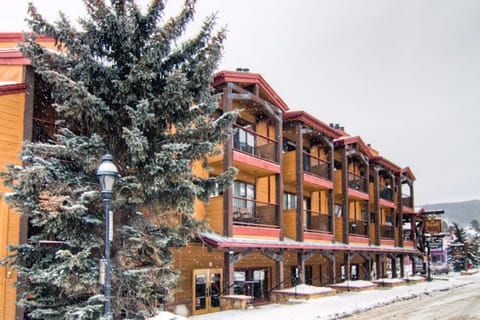 Facade/entrance, Winter