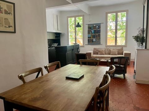 Beau 3 pièces 83 m2 au coeur du centre historique d'Aix en Provence Apartment in Aix-en-Provence