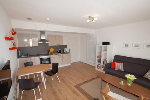 Kitchen or kitchenette, Living room, Seating area, Dining area, Communal kitchen