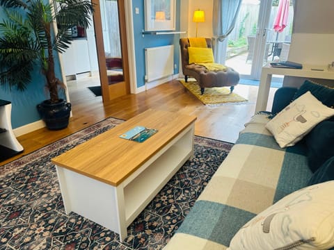 Beach Road- short walk to Charlestown, Carlyon Bay & coastal paths- dog friendly House in Saint Austell