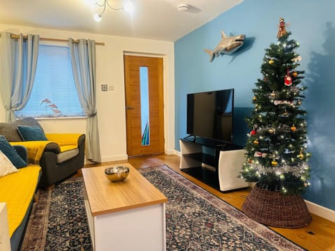 Beach Road- short walk to Charlestown, Carlyon Bay & coastal paths- dog friendly House in Saint Austell