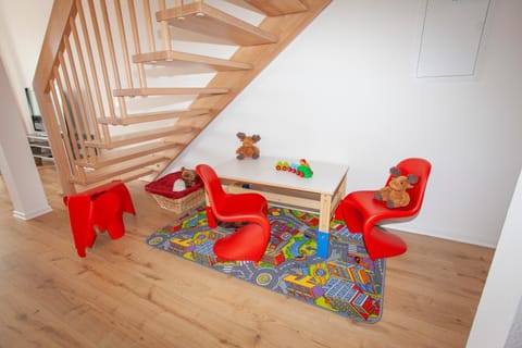 Kids's club, children