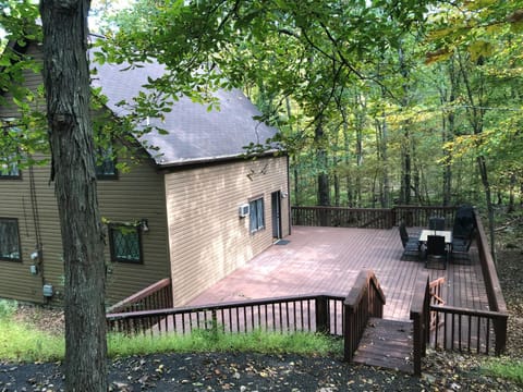 Cozy Cottage at Saw Creek Chalet in Middle Smithfield