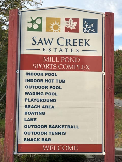 Cozy Cottage at Saw Creek Chalet in Middle Smithfield