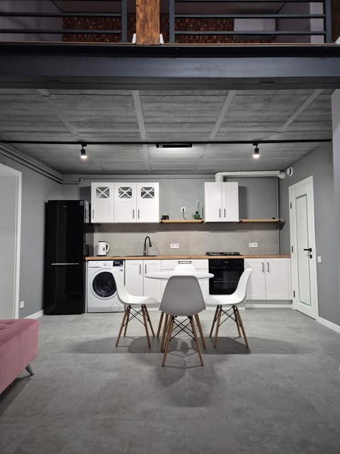 Coffee/tea facilities, Kitchen or kitchenette, Living room, Seating area, Dining area, group of guests, Family, flat iron, heating, minibar