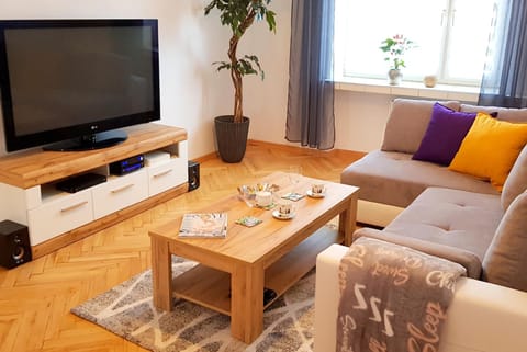 TV and multimedia, Living room, Photo of the whole room, Seating area