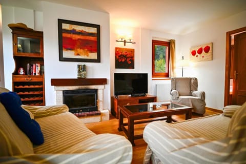 TV and multimedia, Living room, Seating area