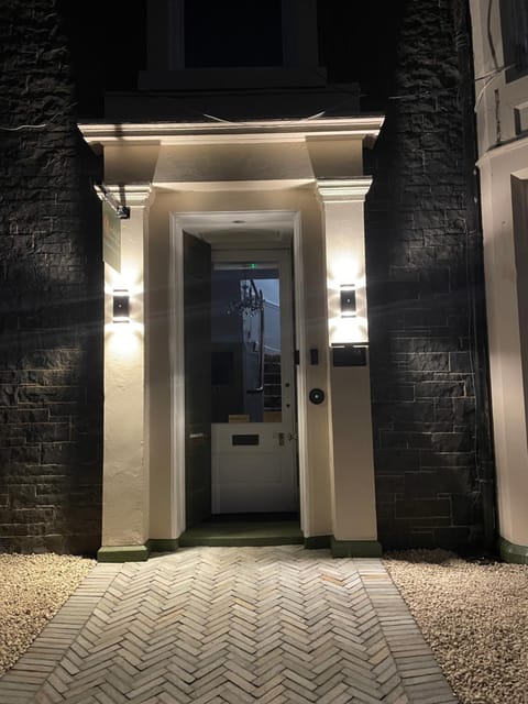 Facade/entrance, Night