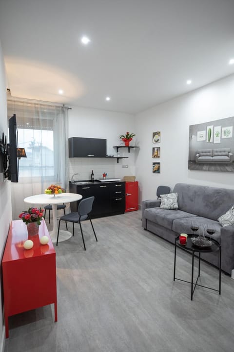 TV and multimedia, Kitchen or kitchenette, Living room, Seating area