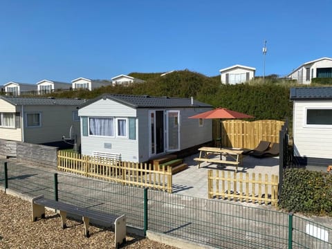 Property building, Patio, Garden, Balcony/Terrace