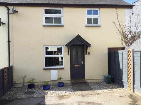 6 beili priory Apartment in Abergavenny