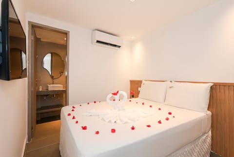 Bed, TV and multimedia, Photo of the whole room, Bedroom, air conditioner